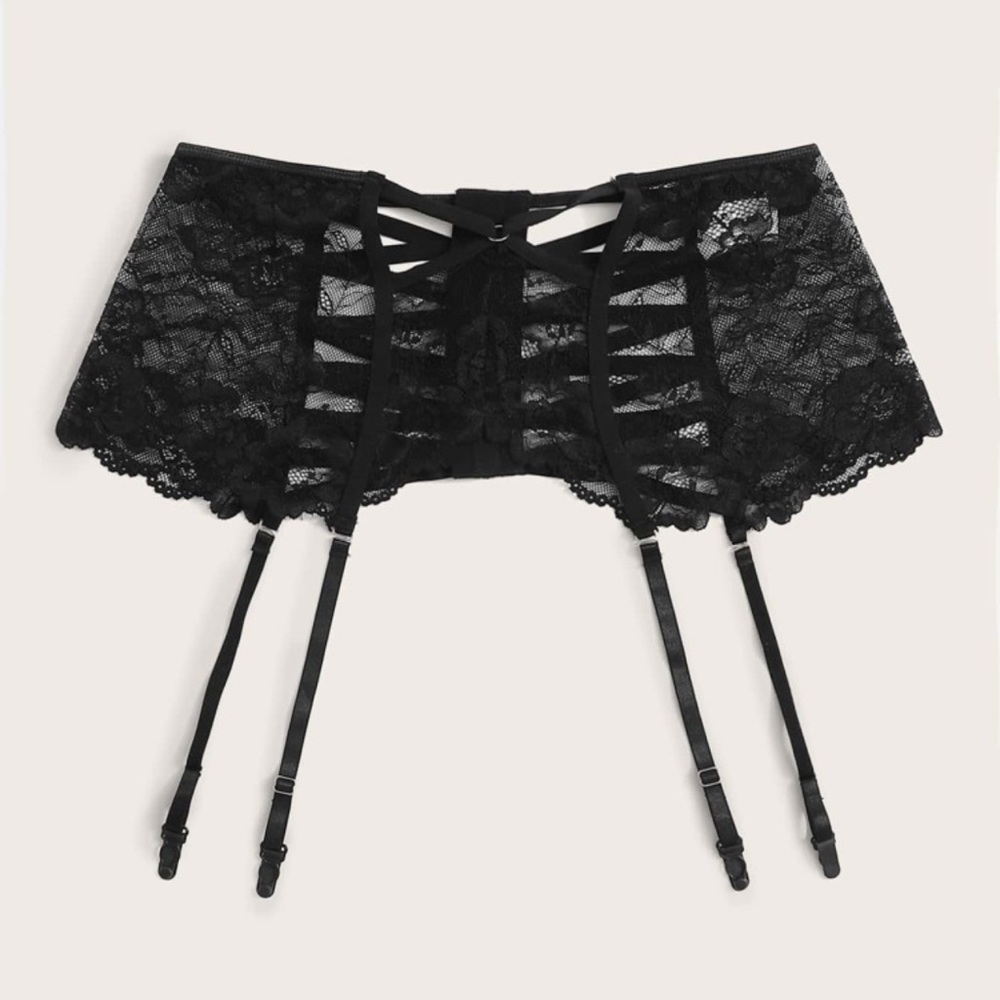 Plus Floral Lace Garter - Picture 3 of 6